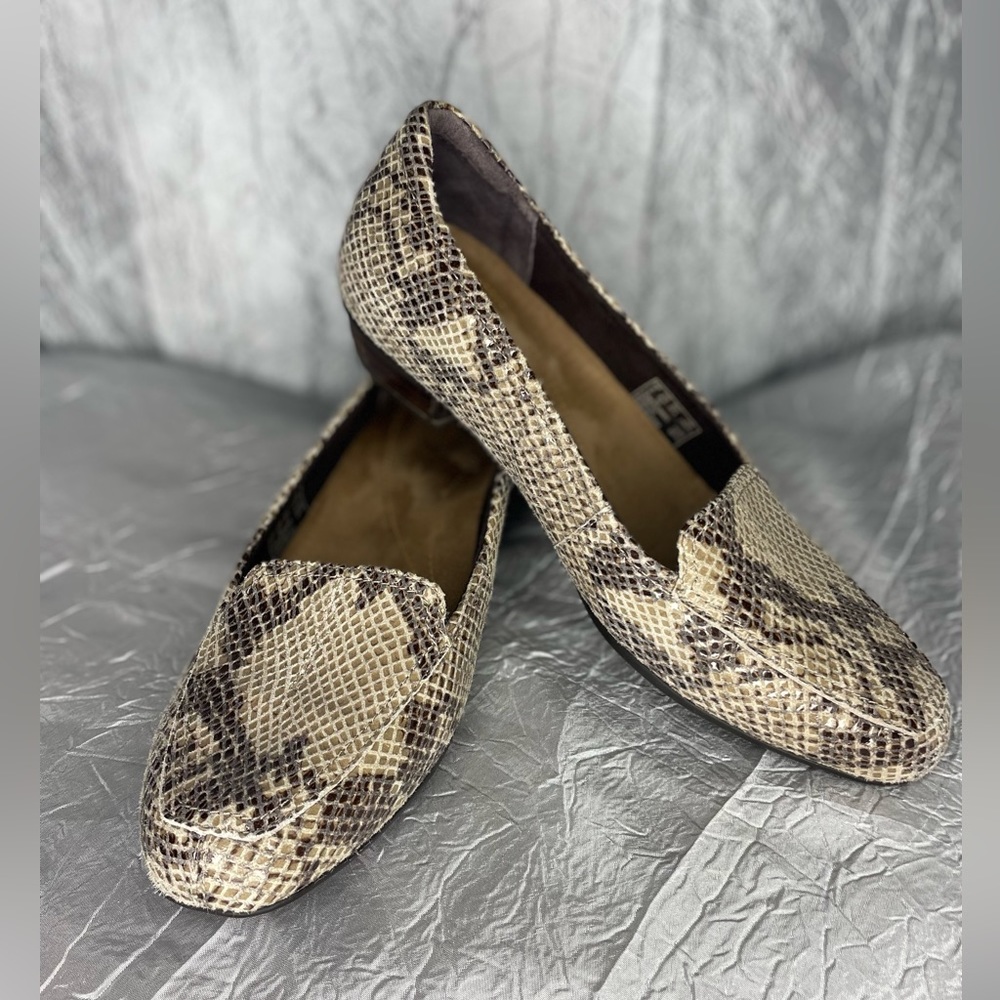 Clarks Artisan Gray Leather Slip On, Ballet Flats - image 1